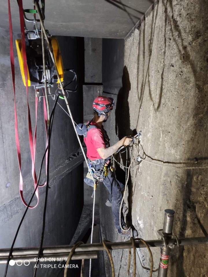 35dd3584 f2c2 400b b0b3 d14bd1bc6191